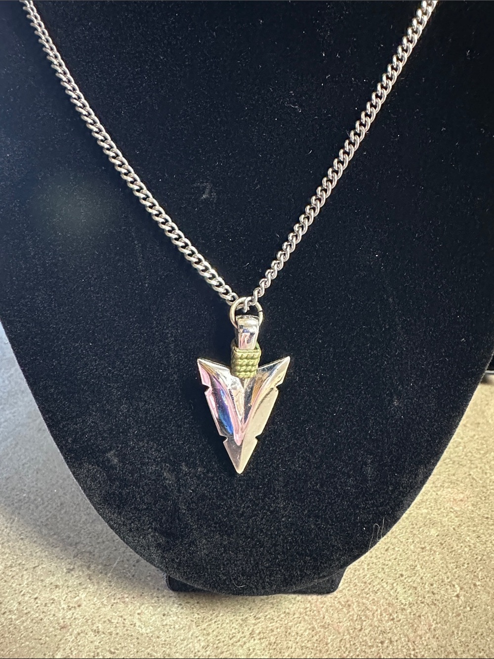 Vintage 1977 Avon Arrowhead Pendant Necklace